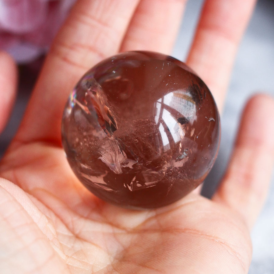 Раухтопаз в форме шара (дымчатый кварц)