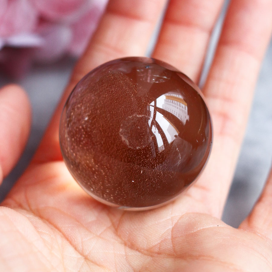 Раухтопаз в форме шара (дымчатый кварц)