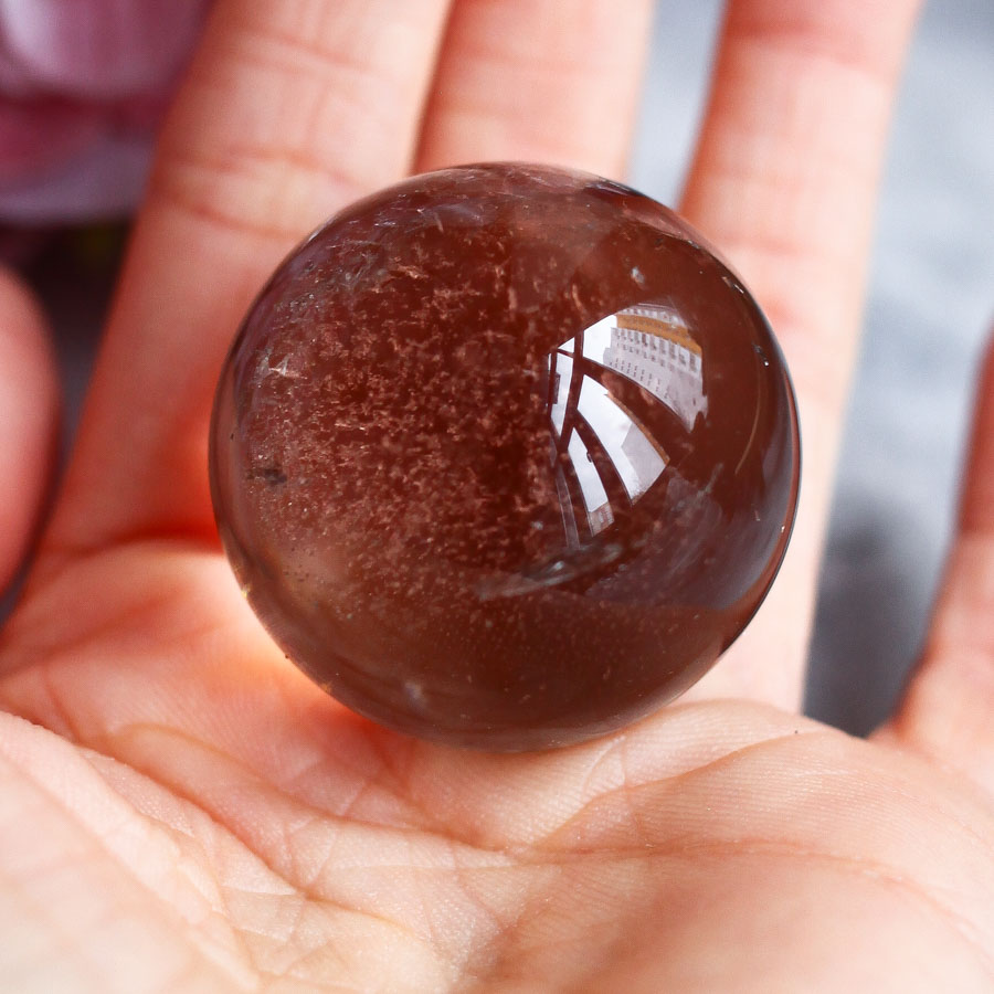 Раухтопаз в форме шара (дымчатый кварц)