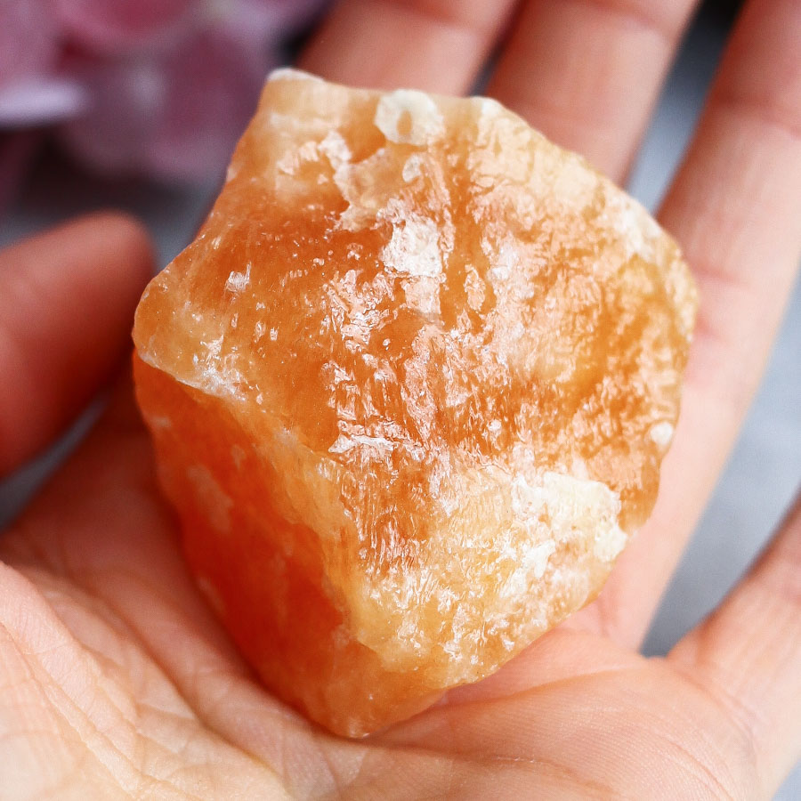 Апельсиновый кальцит необработанный