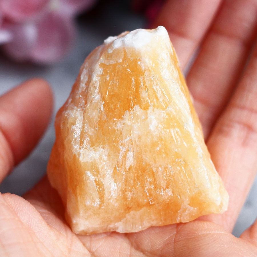 Апельсиновый кальцит необработанный