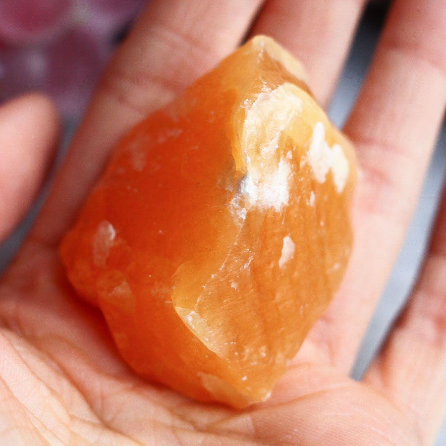 Апельсиновый кальцит необработанный