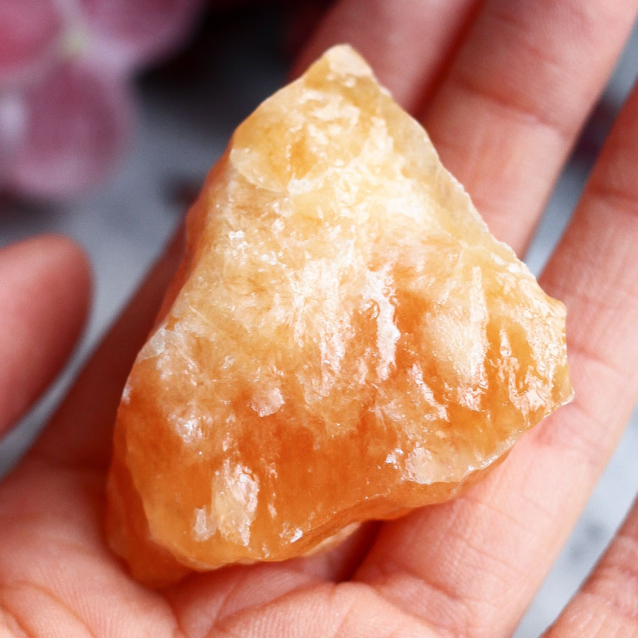 Апельсиновый кальцит необработанный
