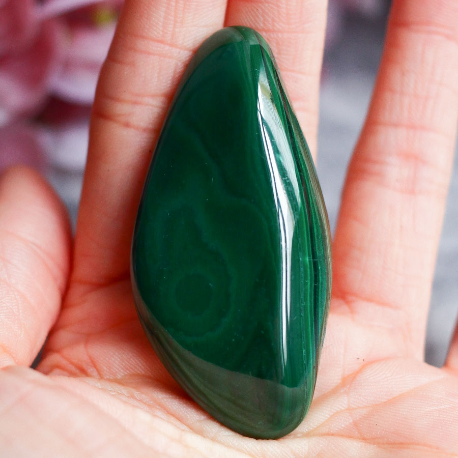 Малахит в форме гальки