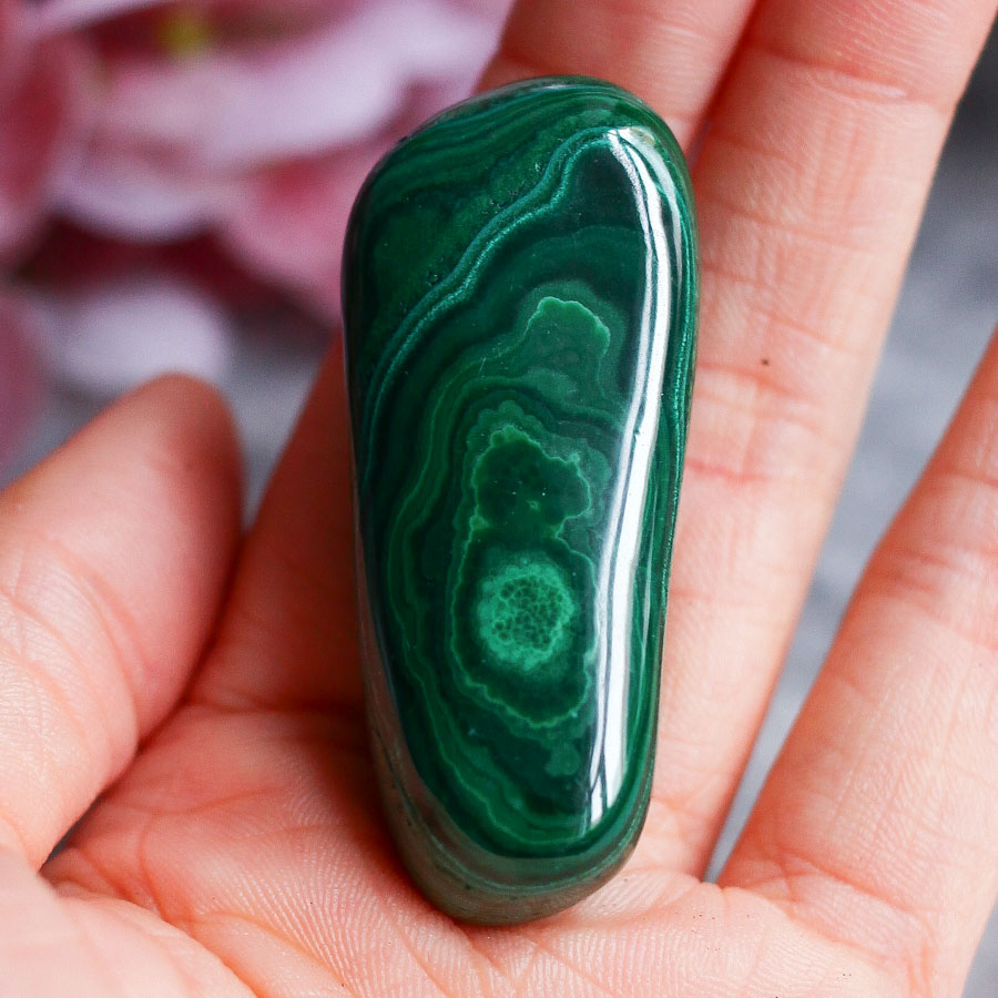 Малахит в форме гальки