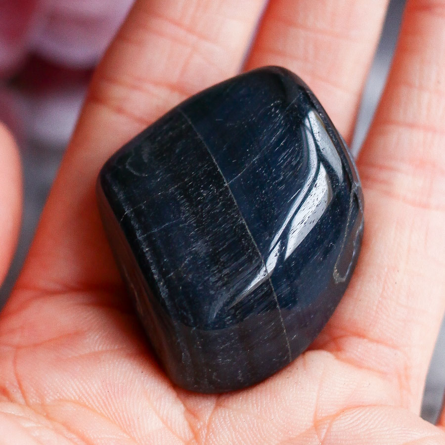 Соколиный глаз в форме гальки