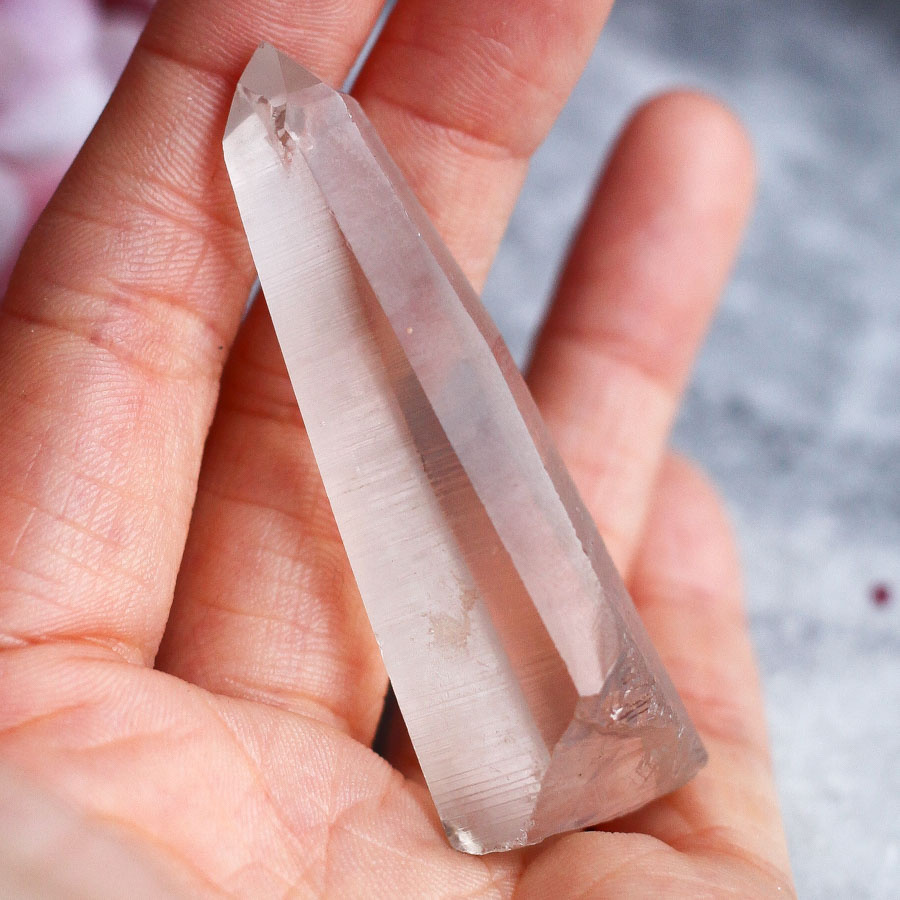 Кристалл дымчатого кварца ("лемурийский кварц")