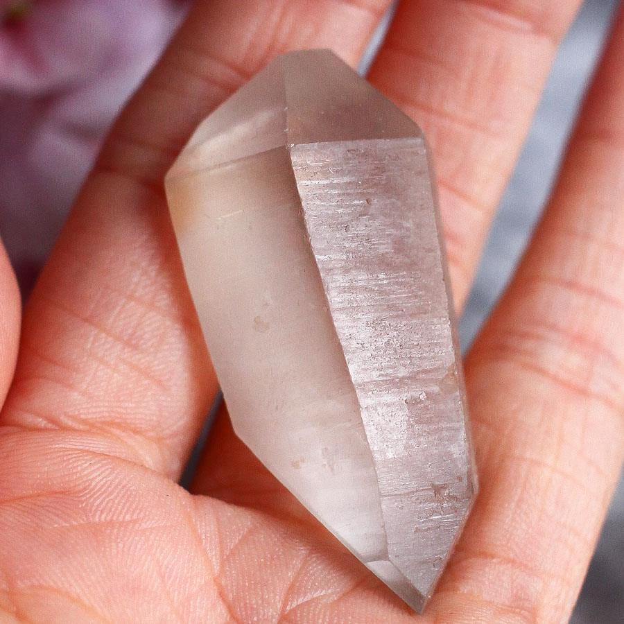 Кристалл дымчатого кварца ("лемурийский кварц")