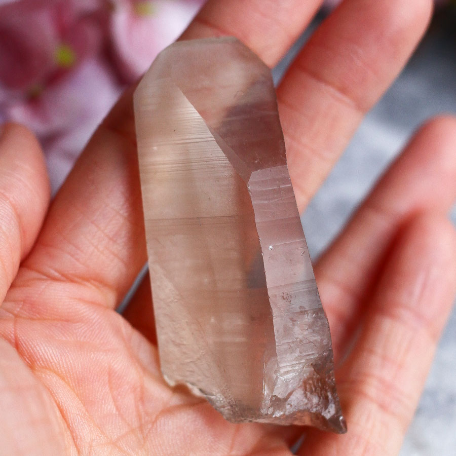 Кристалл дымчатого кварца ("лемурийский кварц")