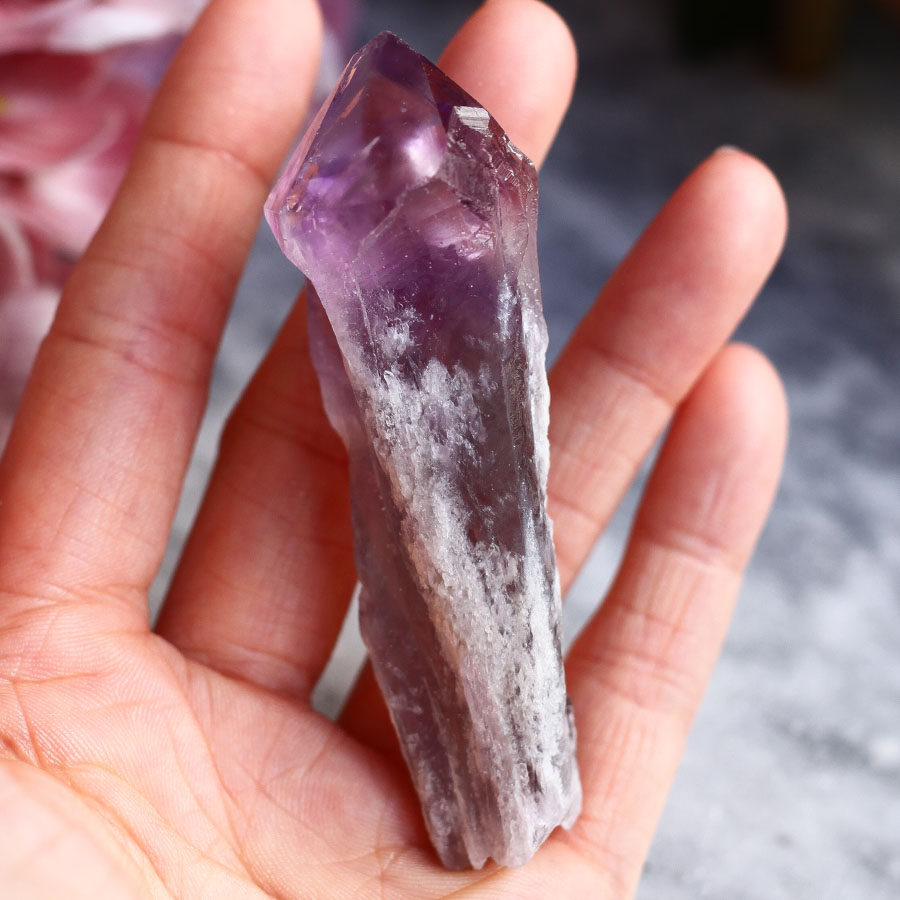 Кристалл аметиста «Зуб дракона»