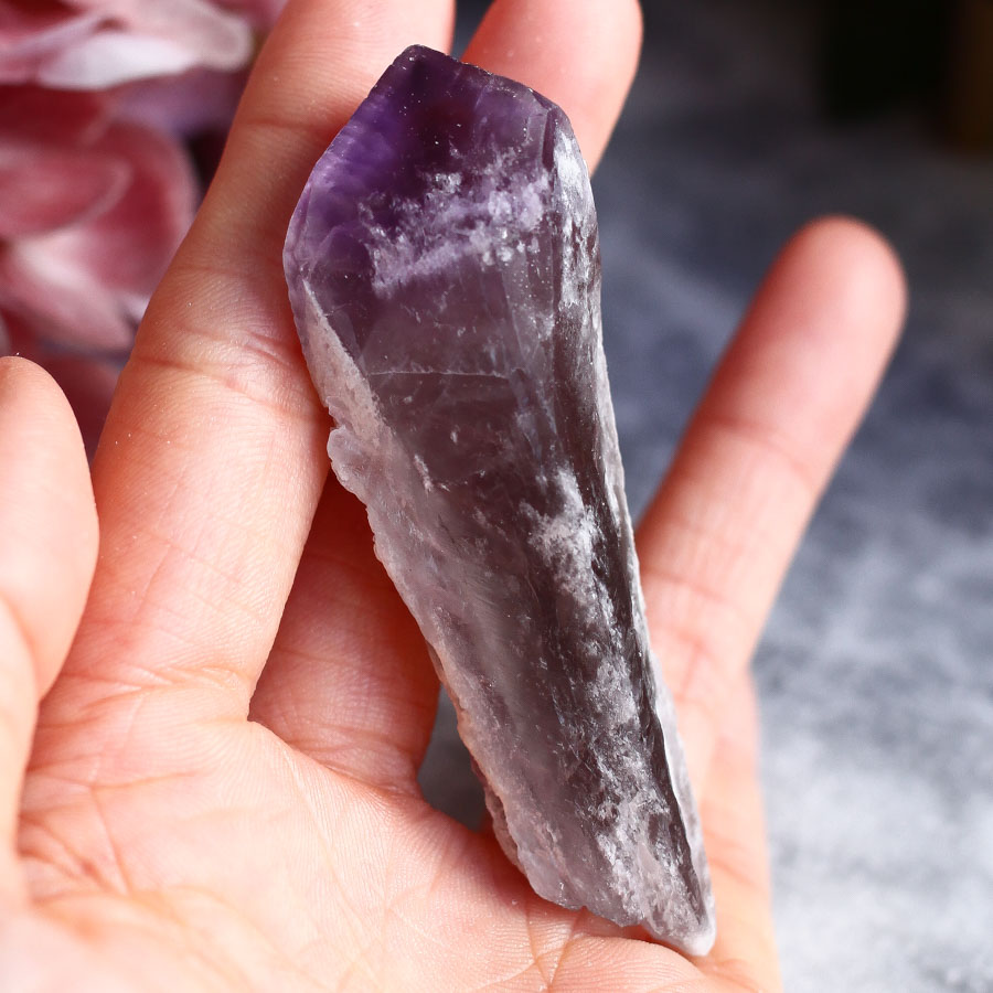 Кристалл аметиста «Зуб дракона»