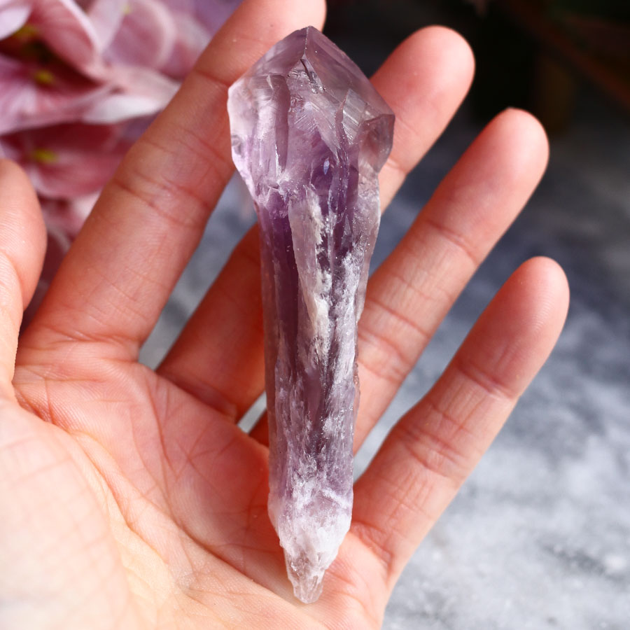 Кристалл аметиста «Зуб дракона»