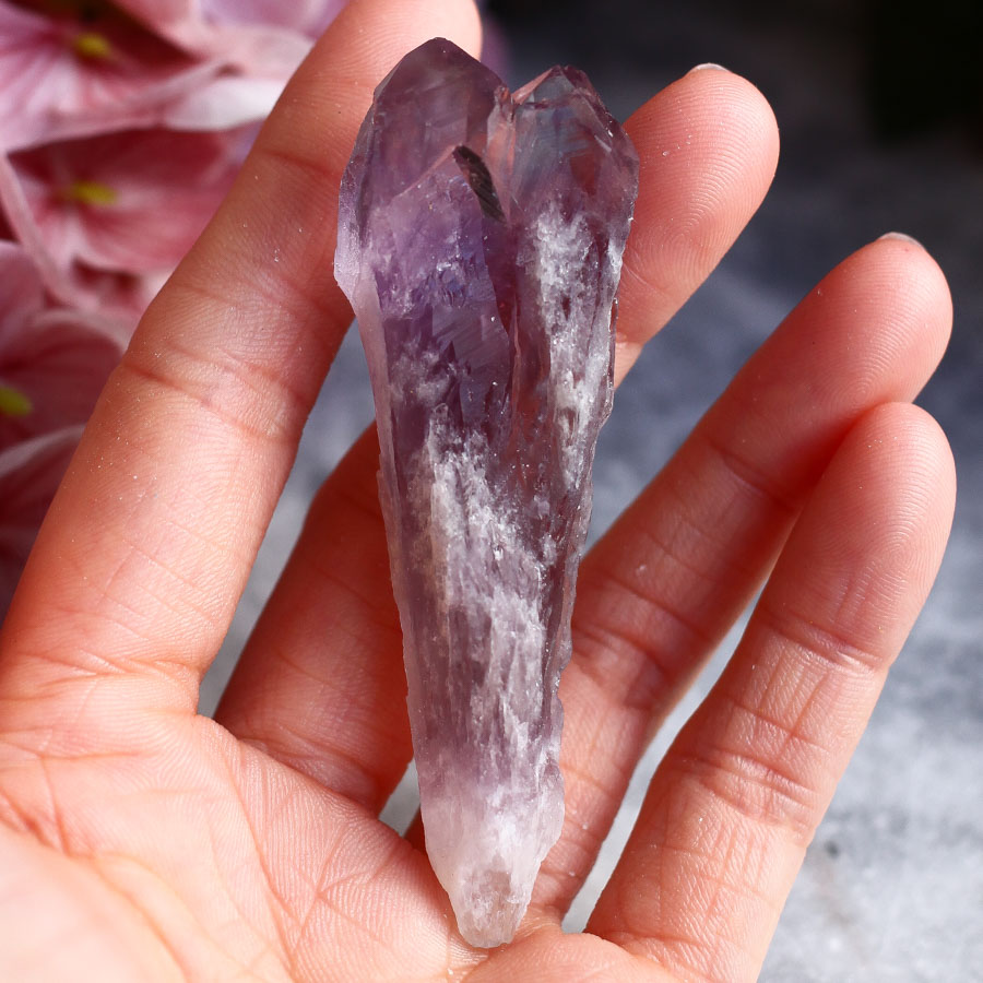 Кристалл аметиста «Зуб дракона»