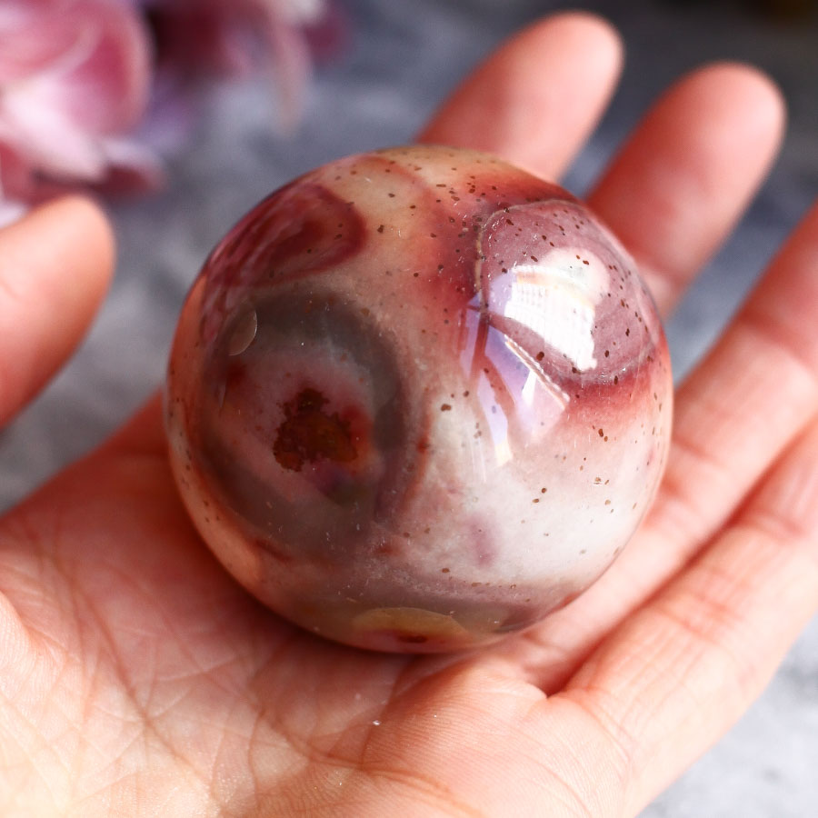 Полихромная яшма в форме шара