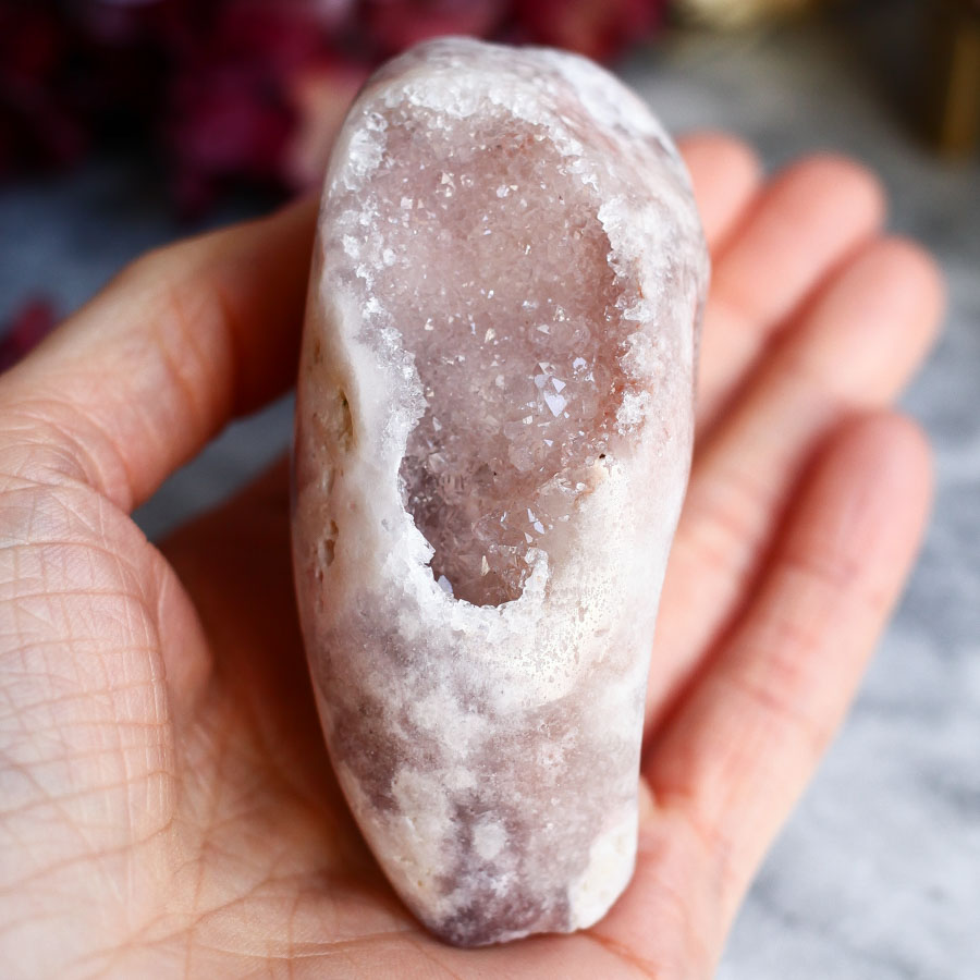 Бразильский «розовый аметист» приполированный