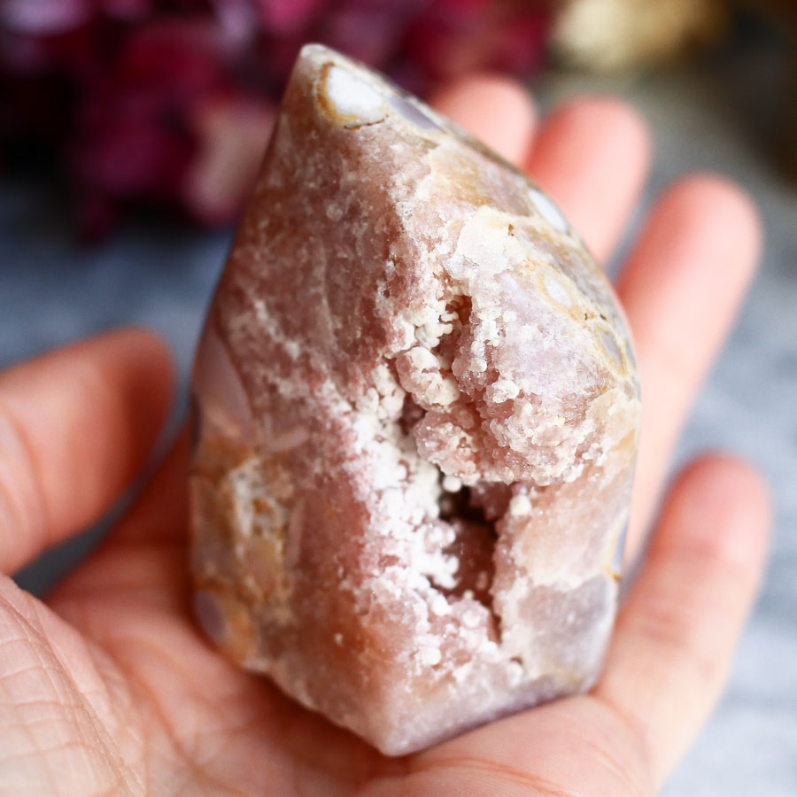 Бразильский «розовый аметист» приполированный