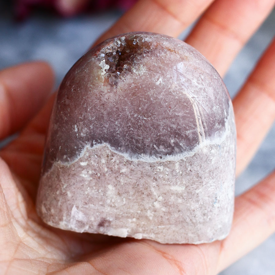 Бразильский «розовый аметист» приполированный