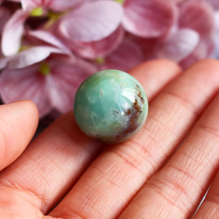 Хризопраз в форме шара