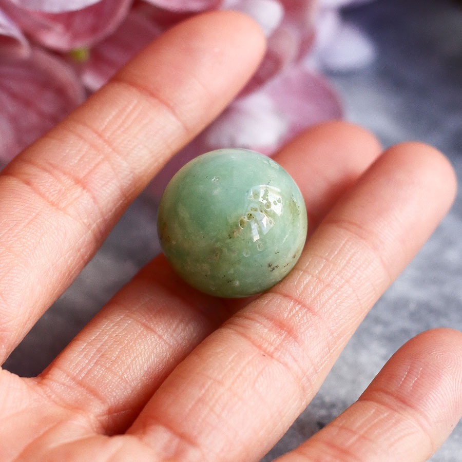 Хризопраз в форме шара