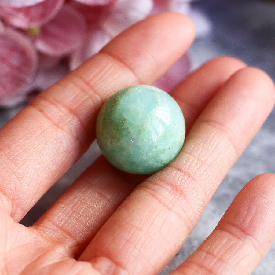 Хризопраз в форме шара