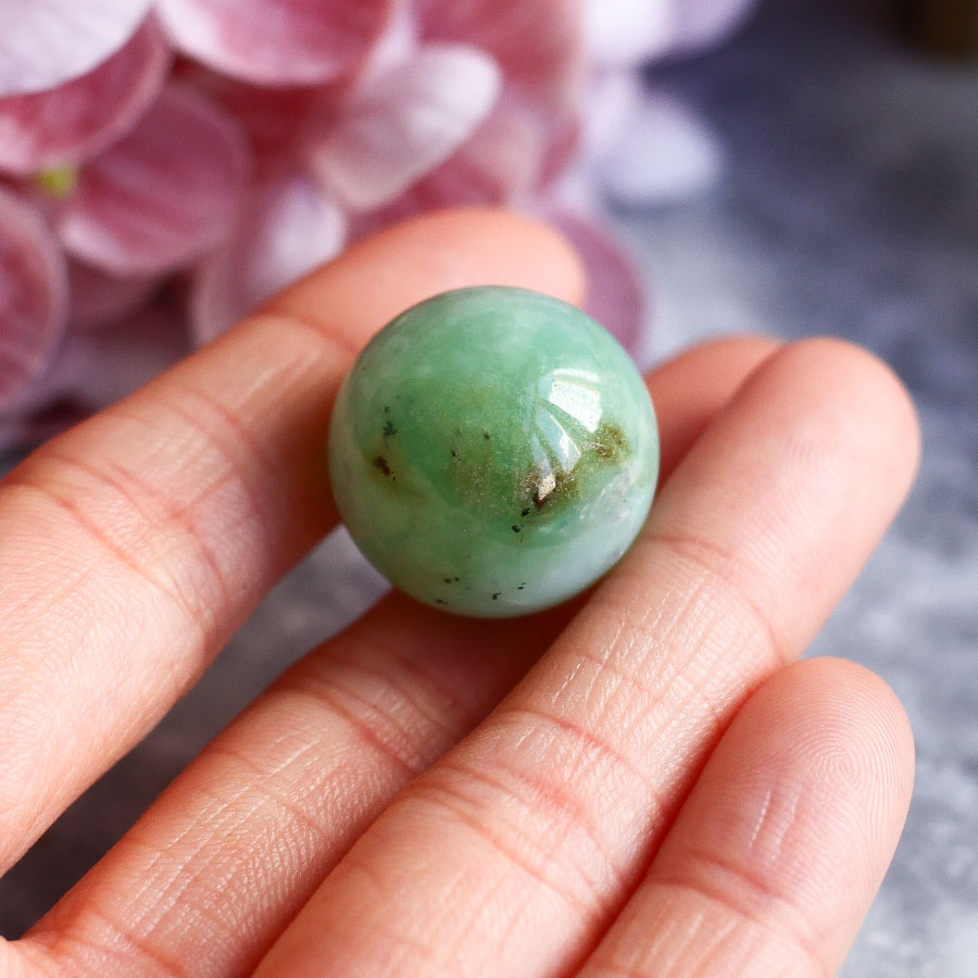 Хризопраз в форме шара