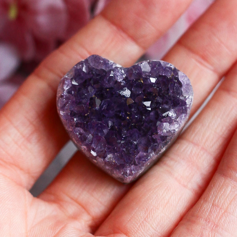 Друза аметиста в форме сердца