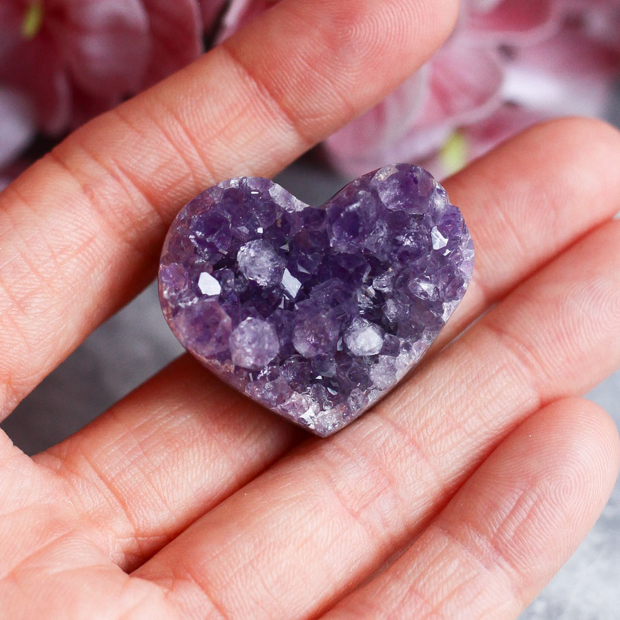 Друза аметиста в форме сердца