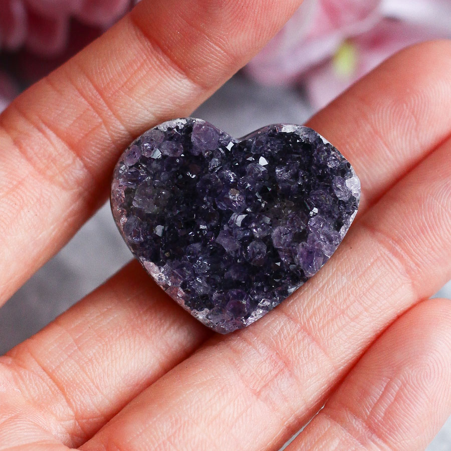 Друза аметиста в форме сердца