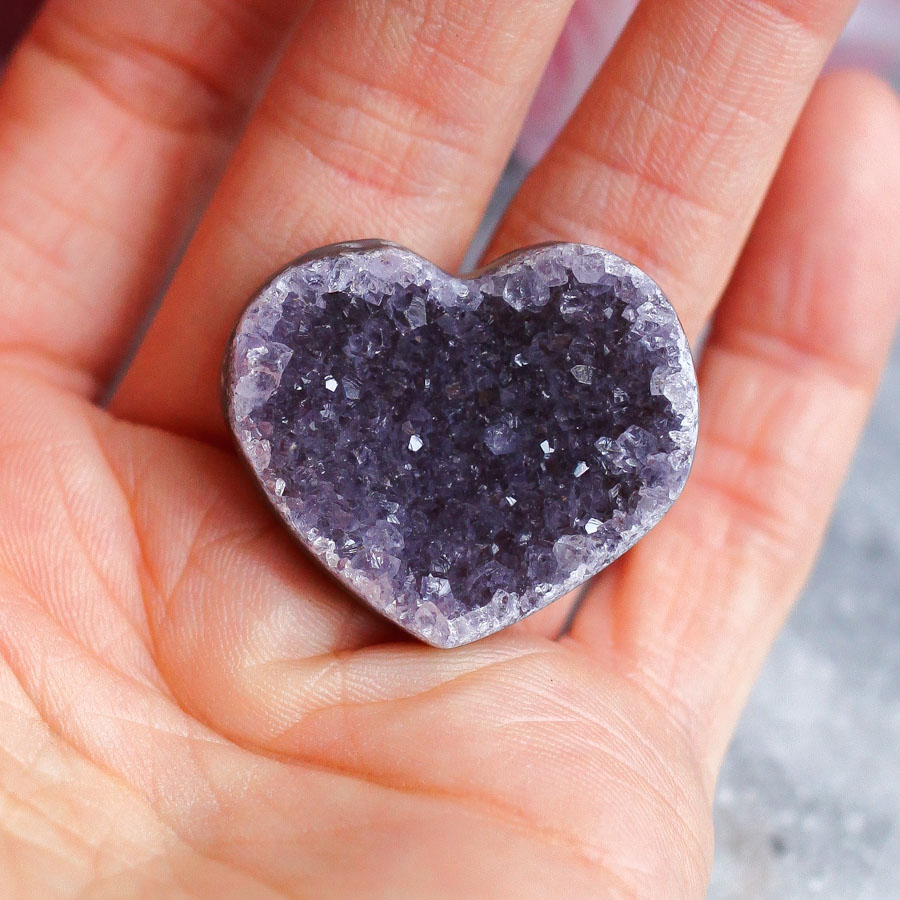 Друза аметиста в форме сердца