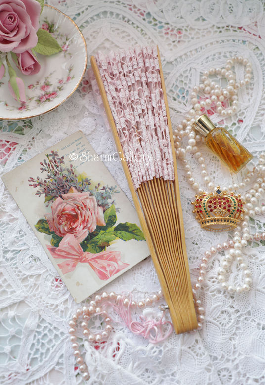 Веер деревянный с розовым кружевом. Италия, Винтаж.