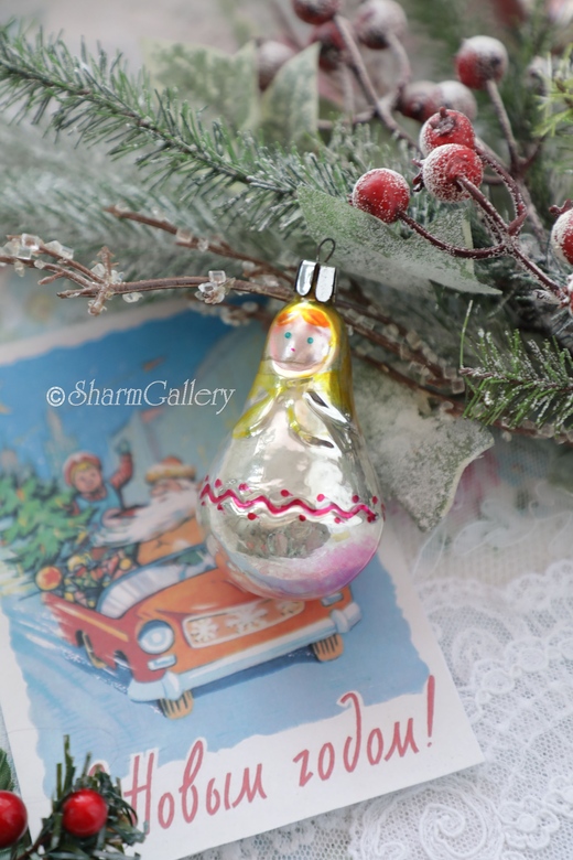 Матрешка в золотом платке. №3. Елочная игрушка, стекло, СССР.