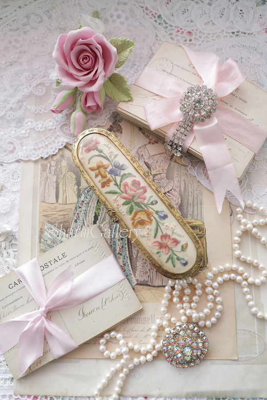 Антикварная щетка для одежды, с вышивкой.