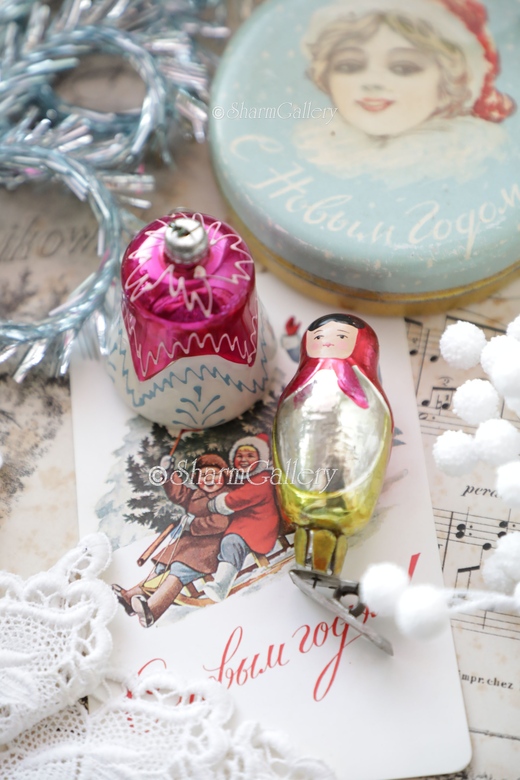 Набор елочных игрушек СССР "Матрешка и колокольчик". №111.