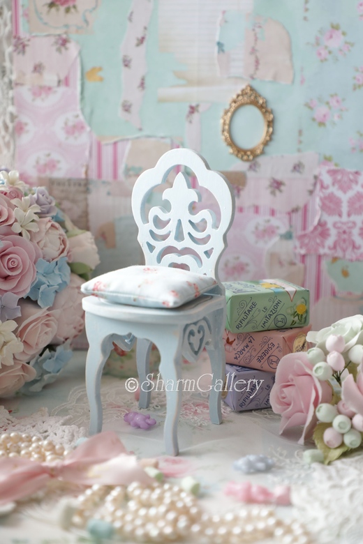 Стульчик голубой с подушкой. Деревянный, кукольный стул.