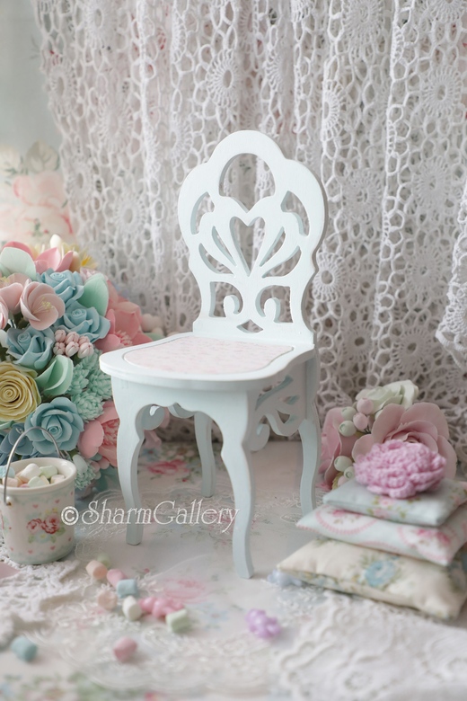 Деревянный стул большой, для кукол и мишек.