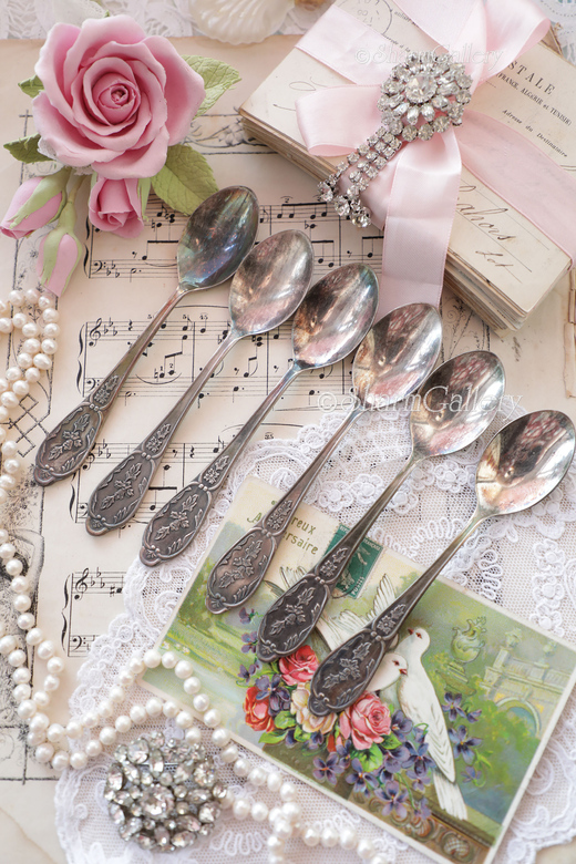 Мельхиоровые чайные ложки в коробке №117 СССР, юммет.