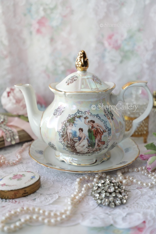 Заварочный чайник и десертная тарелка "Мадонны" фарфор Kahla, Германия.