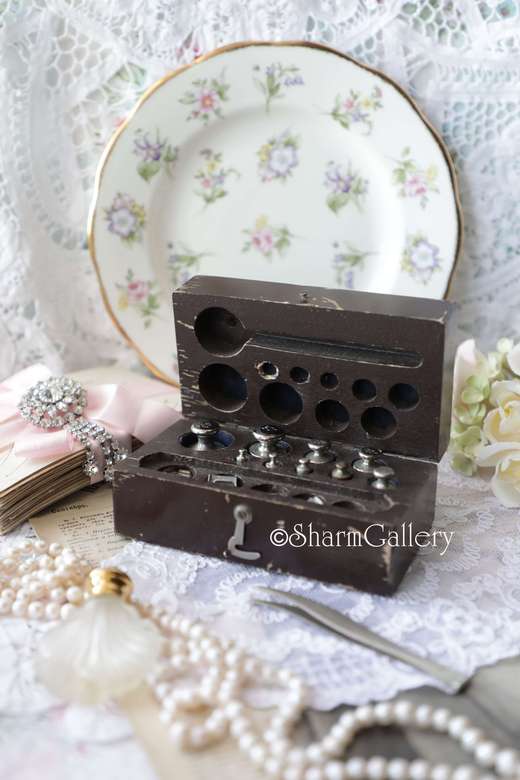 Набор разновесов "Аптекарский". Гири в деревянной коробке, СССР. Гирьки.