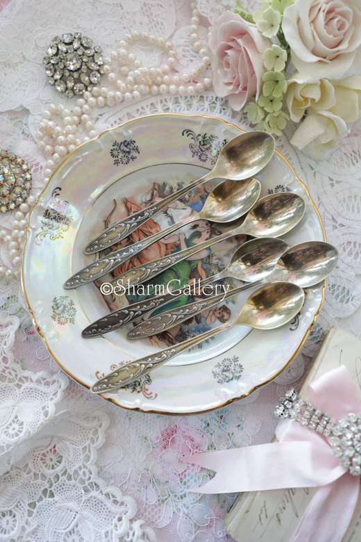 Мельхиоровые чайные ложки в коробке №119. СССР, Кольчугино.