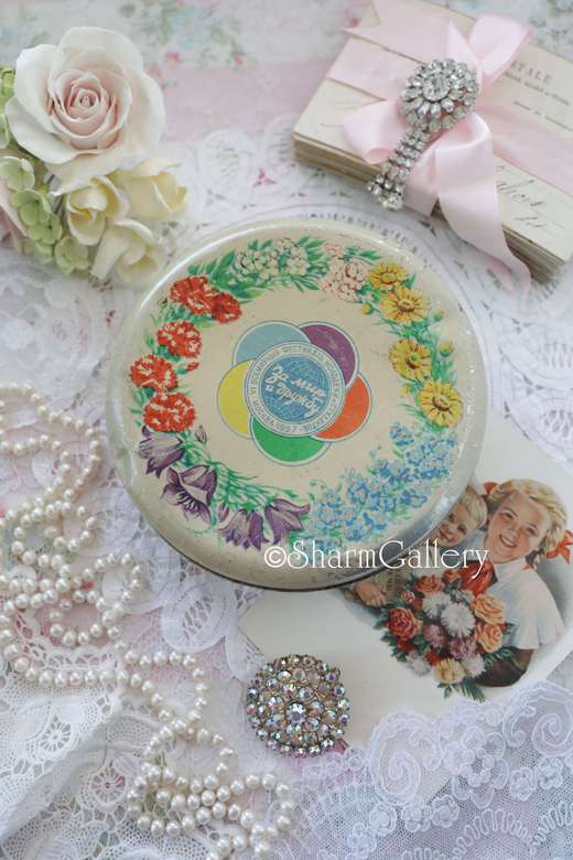 Жестяная круглая банка "Всемирный фестиваль молодёжи и студентов". Винтаж, СССР.