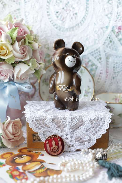 Олимпийский Мишка №31. Фарфор, Дулево + значок. СССР.