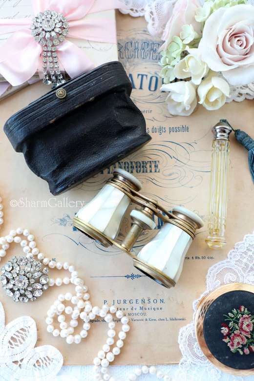 Старинный, театральный бинокль. Перламутр.