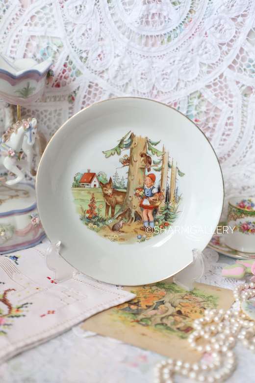 Фарфоровая тарелка - сказки "Красная Шапочка", ф-ка Кольдиц, ГДР.