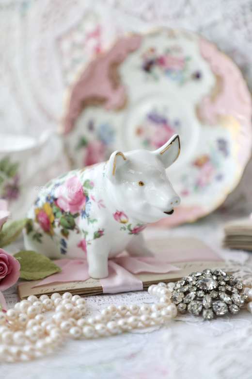 Винтажная статуэтка "Цветочная свинка", фарфор "Crown", Англия