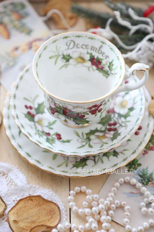 Чайное трио цветок месяца Декабрь/Рождественская Роза. Royal Albert, Англия 1970гг.