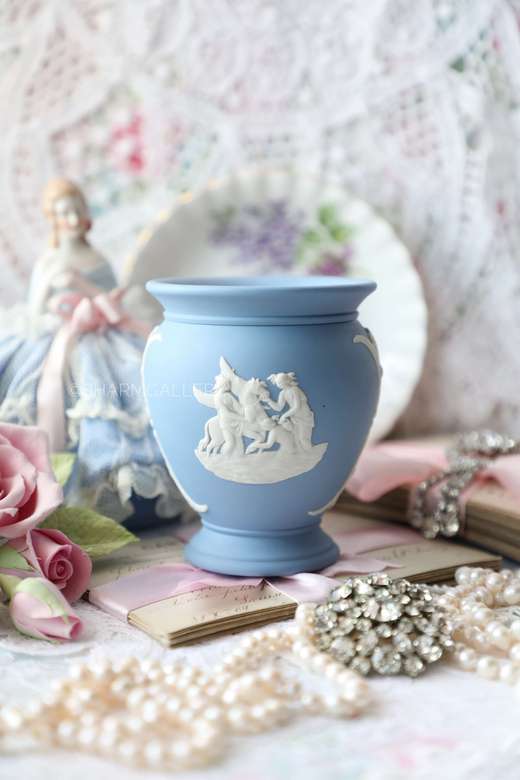 Винтажная вазочка №18. Бисквитный фарфор Wedgwood, Англия.