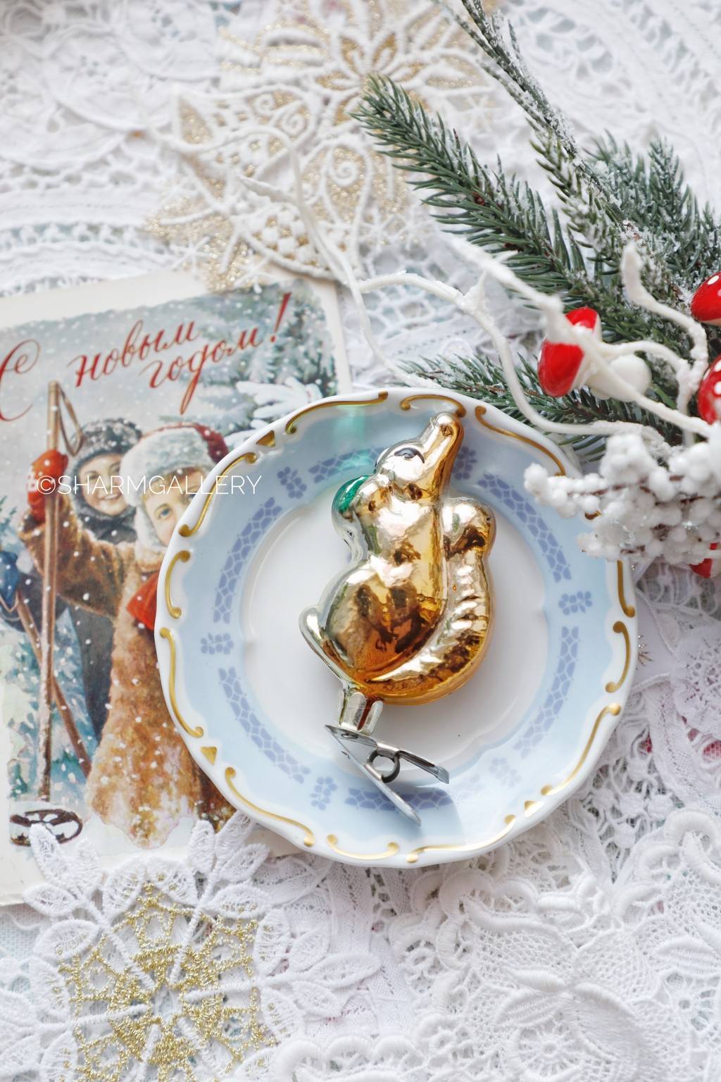 Белочка. №10. Елочная игрушка, стекло на прищепке, СССР.