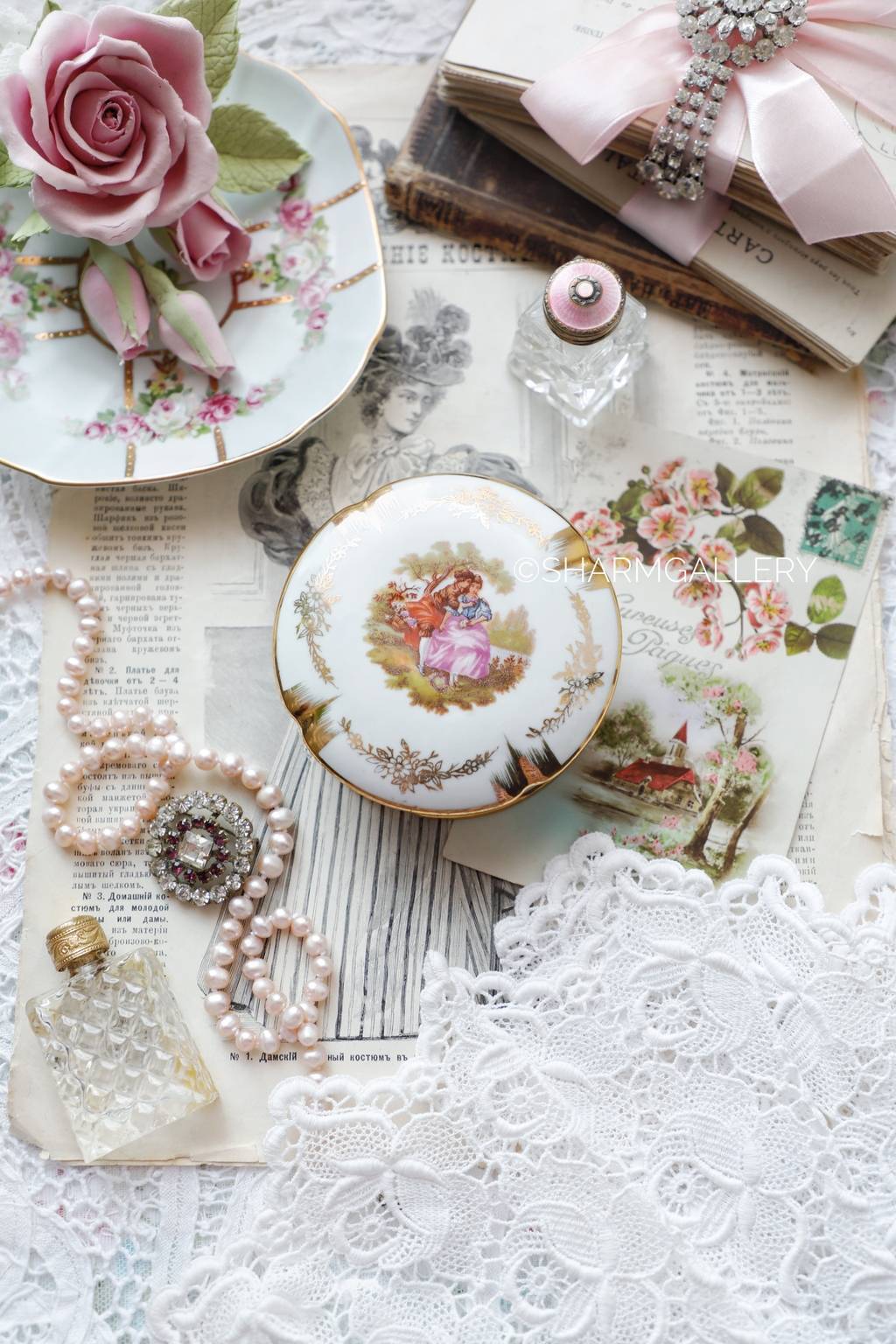 Шкатулка - пудреница FRAGONARD Фрагонар, фарфор Limoges (Лимож) Франция.