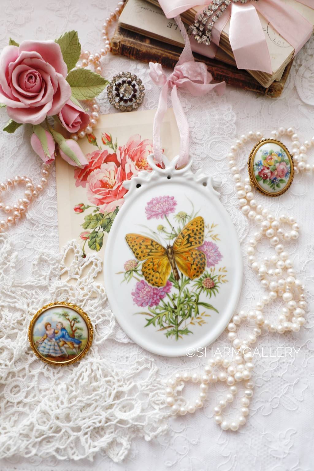 Фарфоровая плакетка №1. Бабочка - "Argynnis Paphia". Бавария. Германия.