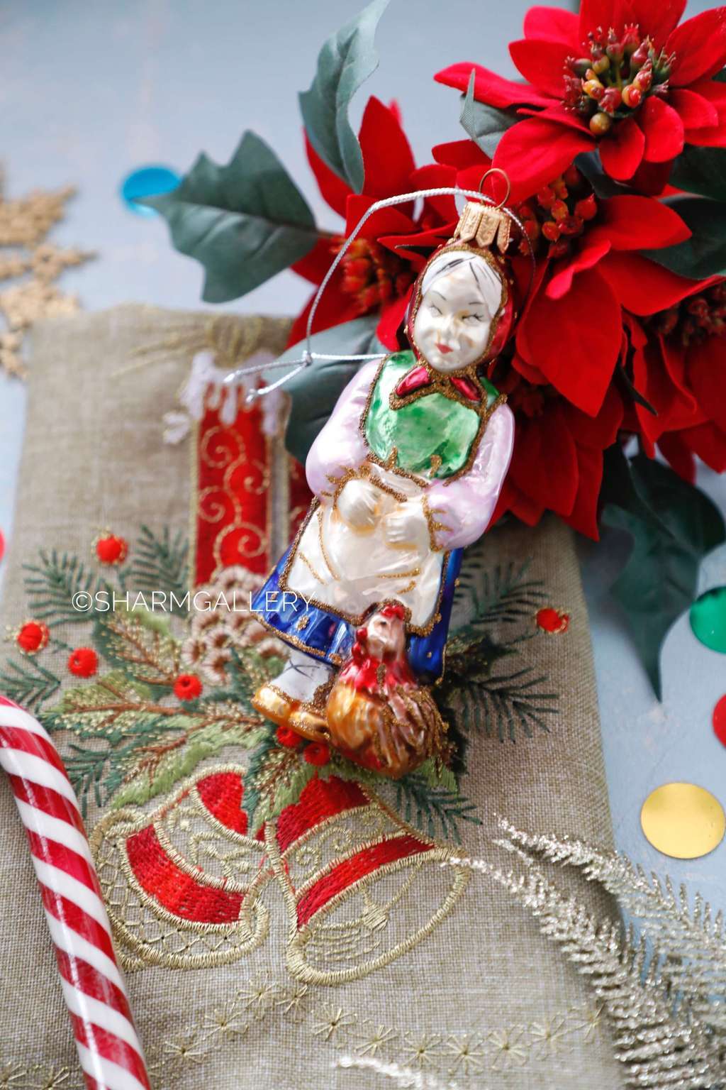 Елочная игрушка Бабка с курочкой Рябой. Стекло, роспись, Irena-Co (Ирэна)